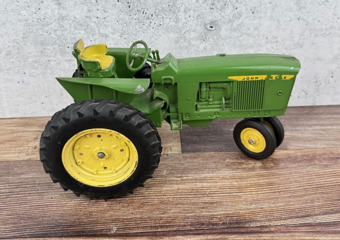 ERTL John Deer Die Cast Tractor Toy (1 of 8)