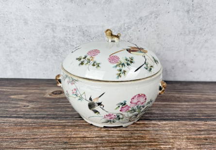 Antique Chinese Kamcheng Famille Rose Bowl: 7 1/4" diameter, 6 1/4" tall. Bottom mark states Made in the Qianlong reign of the Great Qing. Lid is mismatched, and has a crack.