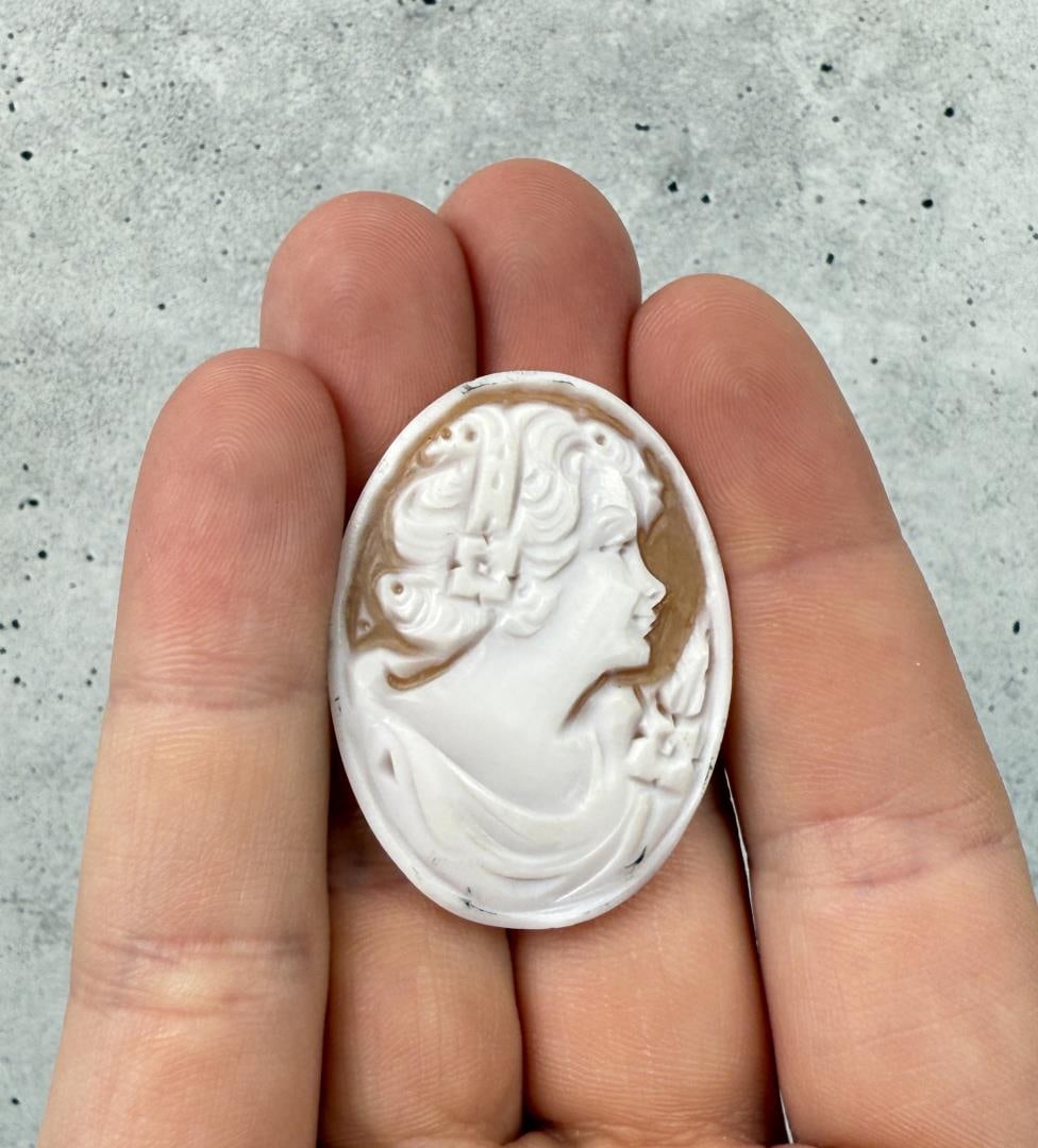 Victorian Shell Cameo: 1 5/8" long.