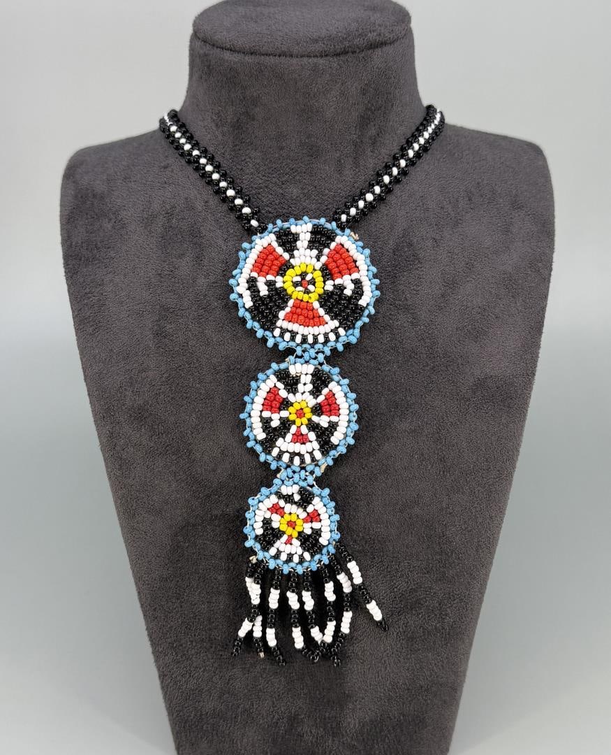 Native American Indian Beaded Rosette Necklace: 16 3/8" long.