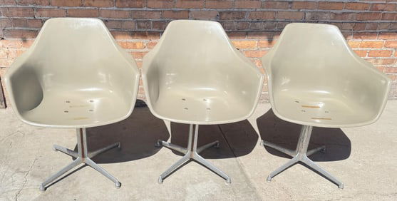Set Of Burke No 116 Mid Century Tulip Chairs