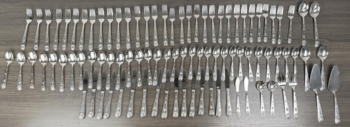 International Silverplate Taos Flatware Set