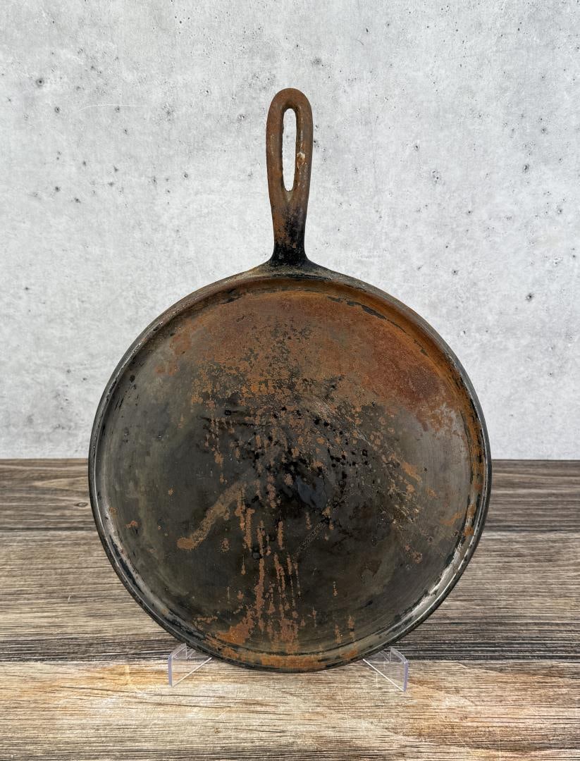 Sidney Arc Logo No 9A Cast Iron Round Griddle: 10 3/4" in diameter and 13 5/8" long with the handle.