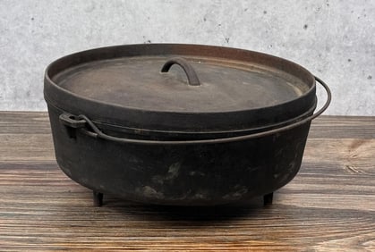 Lodge No 14 Cast Iron Dutch Oven