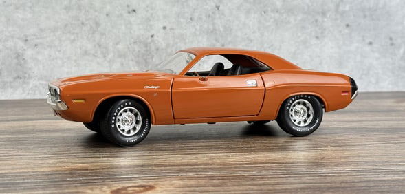 Ertl 1970 Dodge Challenger Die Cast Car