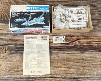 Monogram Snap Tite Challenger Model Kit