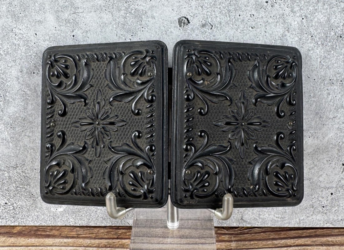 Holmes Thermoplastic Daguerreotype Photo Case (1 of 4)