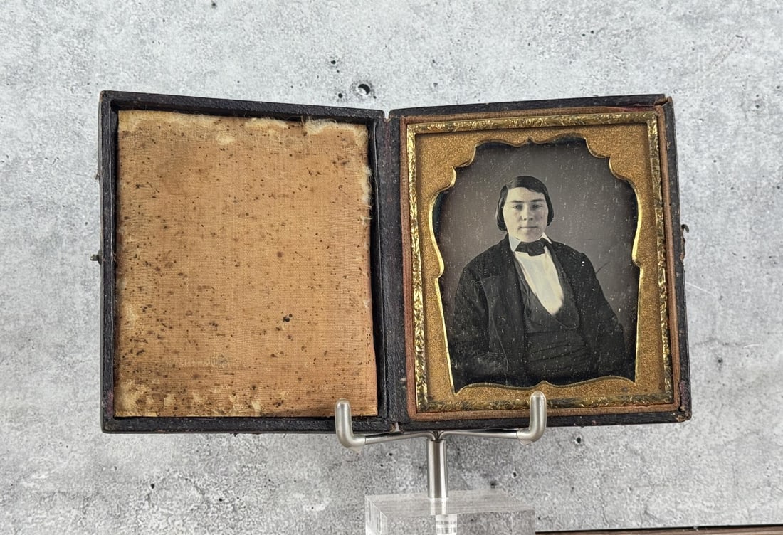 Antique Daguerreotype Photo Well Dress Man: 3 5/8" by 3 1/4" in case.
