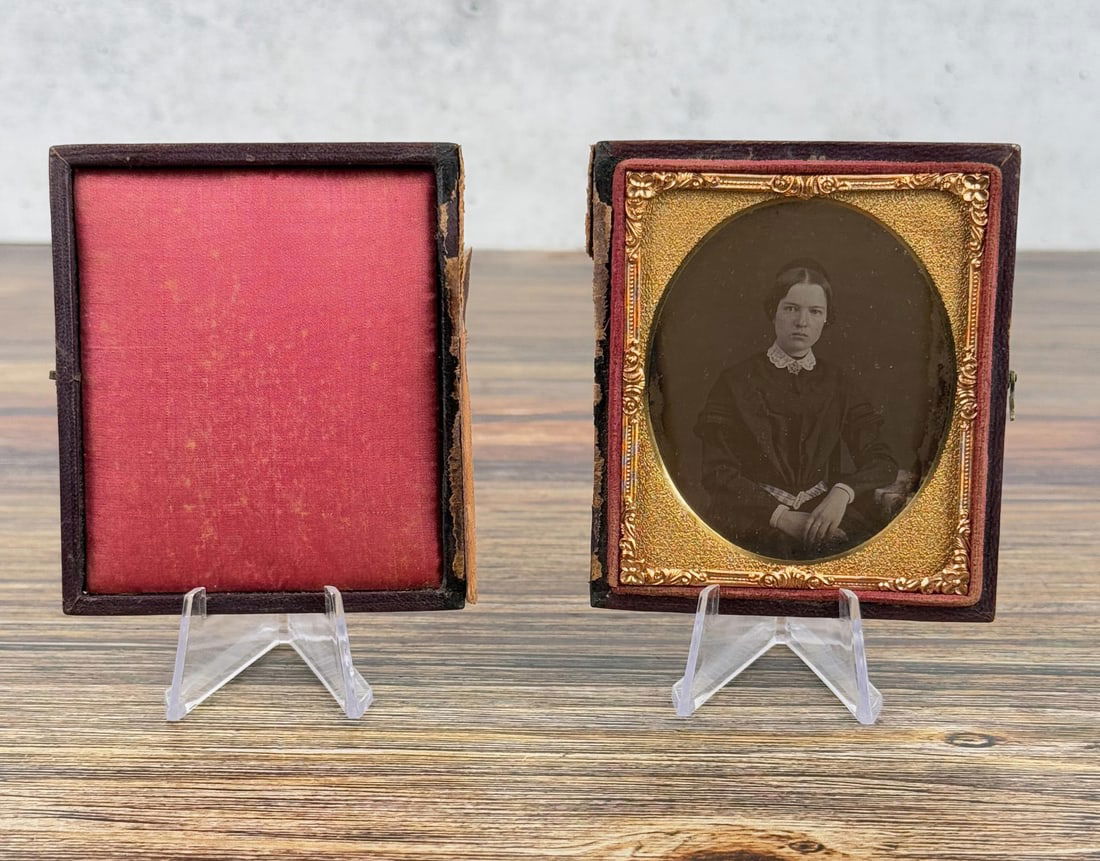 Antique Daguerreotype Photo Woman In Mourning (1 of 4)