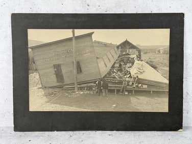 Winston Montana Lightning Strike Cabinet Photo