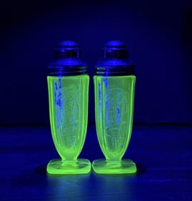 Federal Uranium Glass Parrot Salt & Pepper Shakers