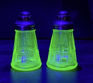 Jeannette Doric Uranium Glass Salt Pepper Shakers