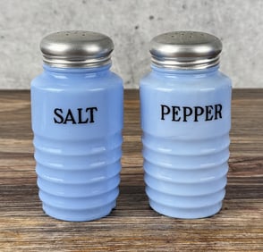 Jeannette Delphite Beehive Salt & Pepper Shakers