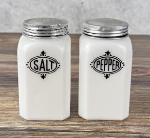 Anchor Hocking Stove Top Salt & Pepper Shakers