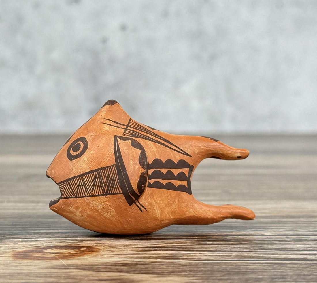 Dolores Aragon Acoma Pueblo Pottery Fish: 2 1/2" by 1 1/2" by 1 1/2"