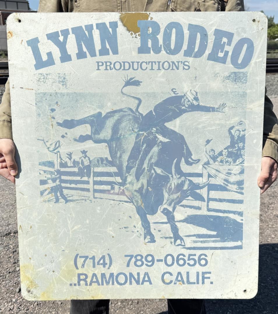 Lynn Rodeo Productions Ramona California Sign (1 of 3)