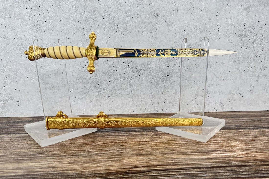 WW2 German Kriegsmarine Officer Dagger: 14 5/8" long overall. Post war production.