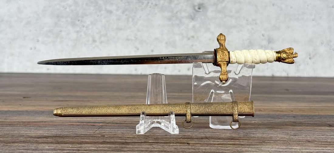 Miniature WW2 German Horster Kriegsmarine Dagger: 7 1/4" long.
