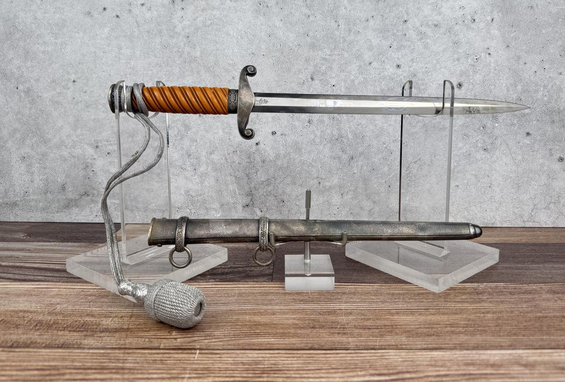 WW2 German Pack & Sohn Army Heer Dagger: E. Pack and Sohn with knot.