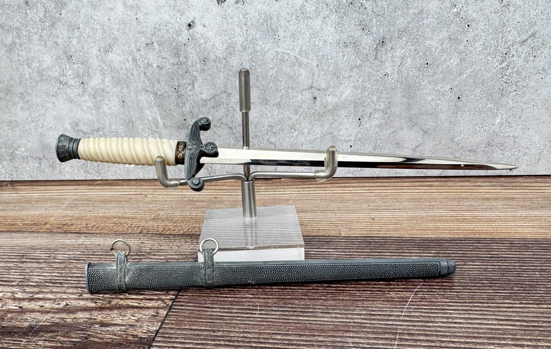 WW2 German Army Heer Miniature Dagger: 7 1/4" long.