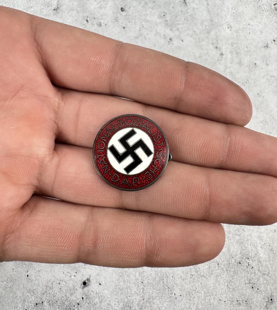 WW2 German NSDAP Party Membership Pin Badge: RZM M1/9
