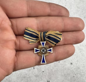 WW2 German Miniature Mothers Cross Medal