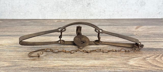 Victor No 4 Wavy Jaws Trap made in Canada