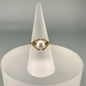 10K Gold and Pearl Ring