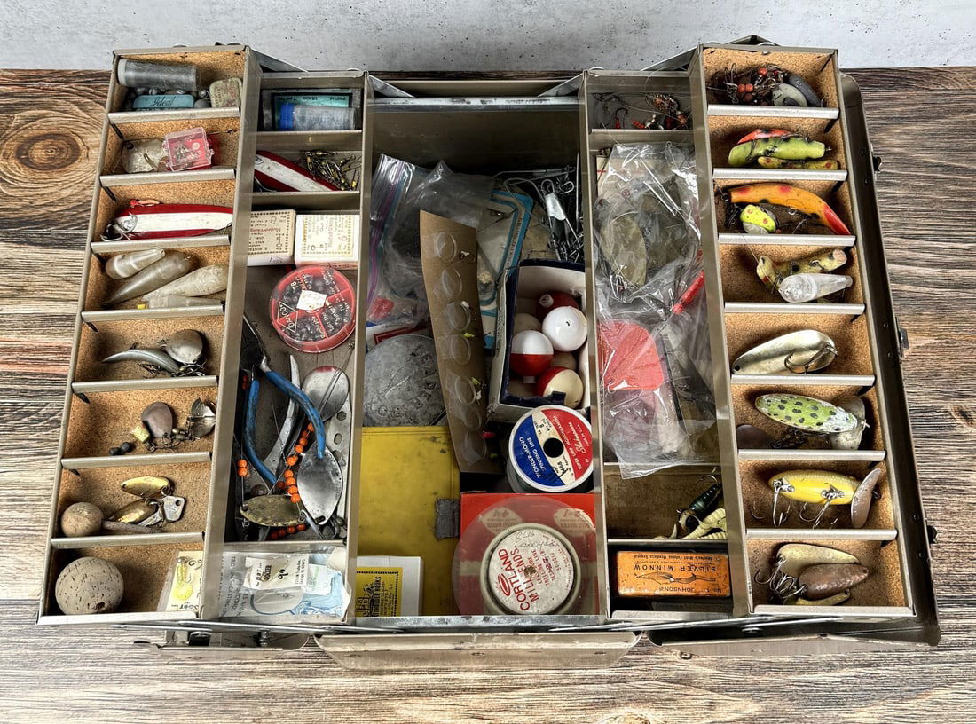 Vintage Tackle Box Full of Fishing Lures (1 of 8)