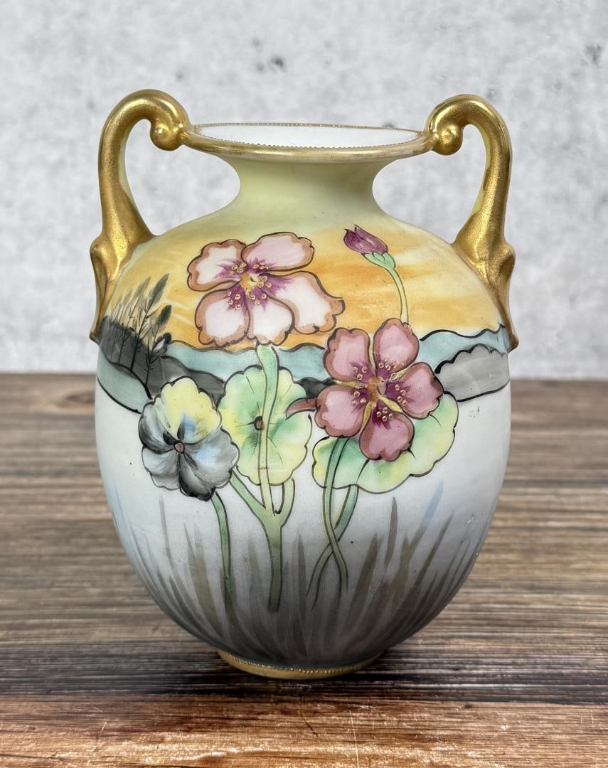 Japanese Nippon Porcelain Vase: 5 1/2" tall.