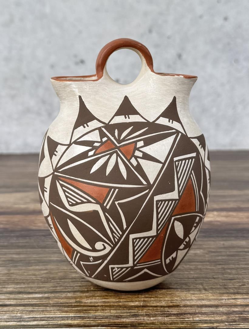 Miriam Davis Laguna Pueblo Wedding Vase Pot: 5 1/2" by 3 7/8" by 3 1/2"