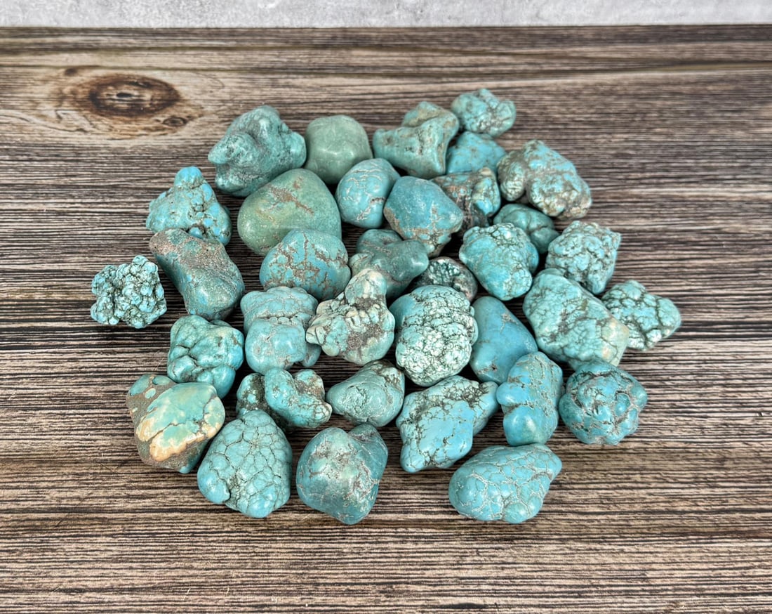 1lb of Turquoise Blue Howlite Nuggets: One pound bag.