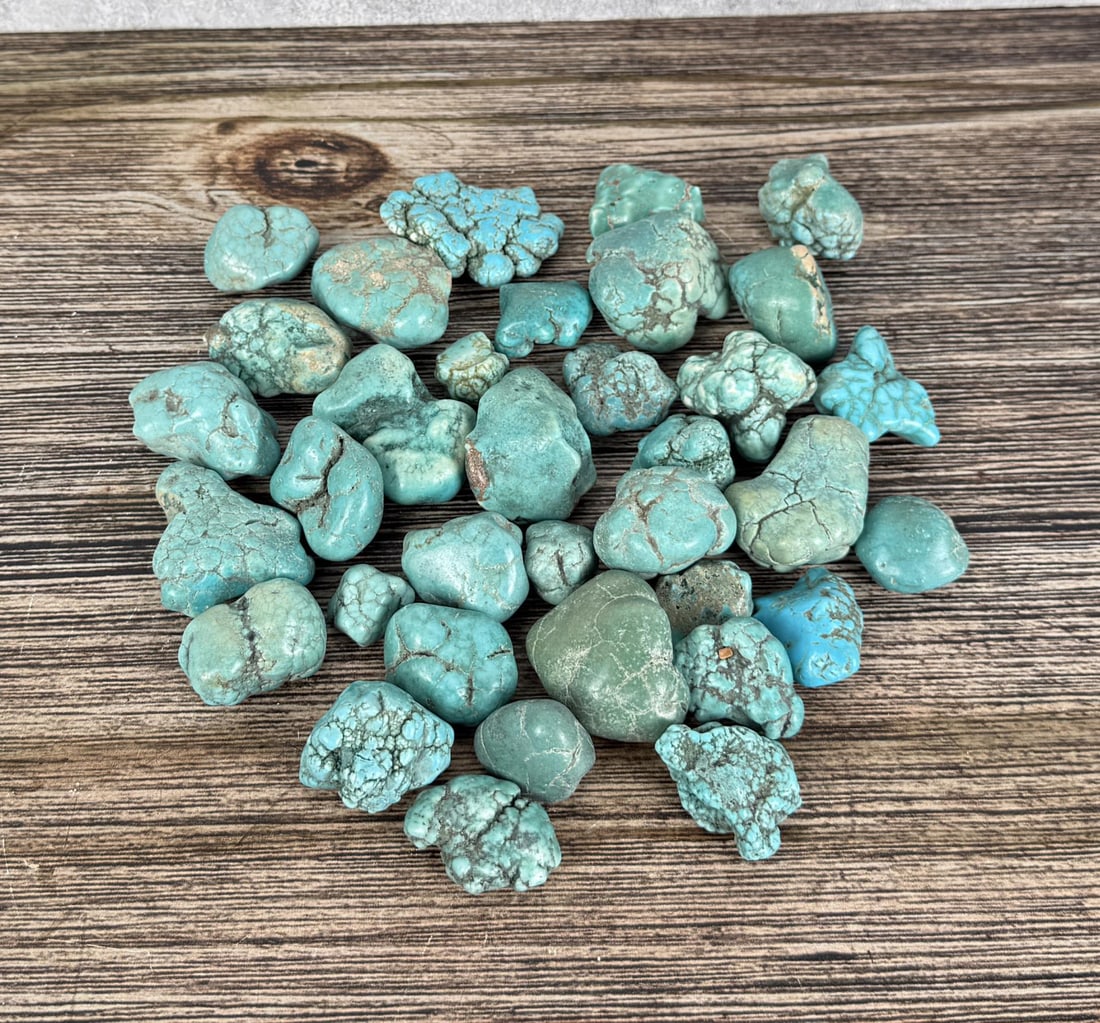 1lb of Turquoise Blue Howlite Nuggets: One pound bag.