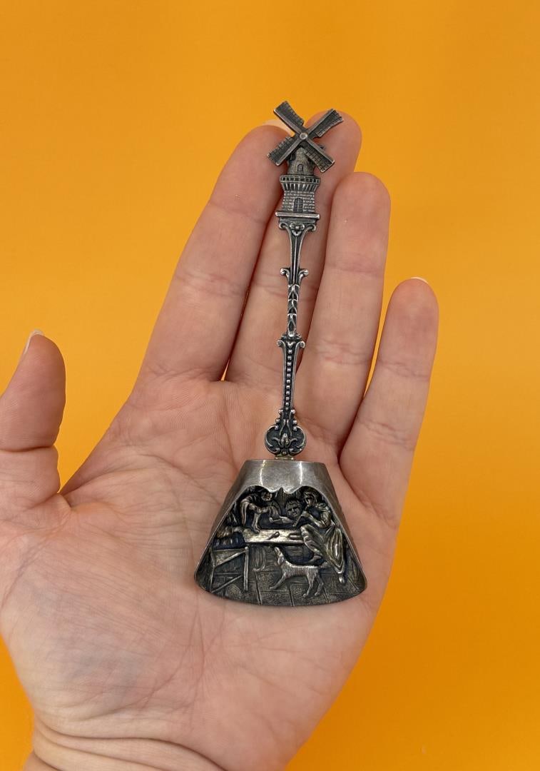 Holland Silver Windmill Crumb Scoop: 5" long.