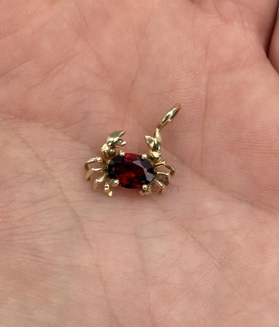 14k Gold Garnet Crab Charm: 1.54 grams. 3/4" long.
