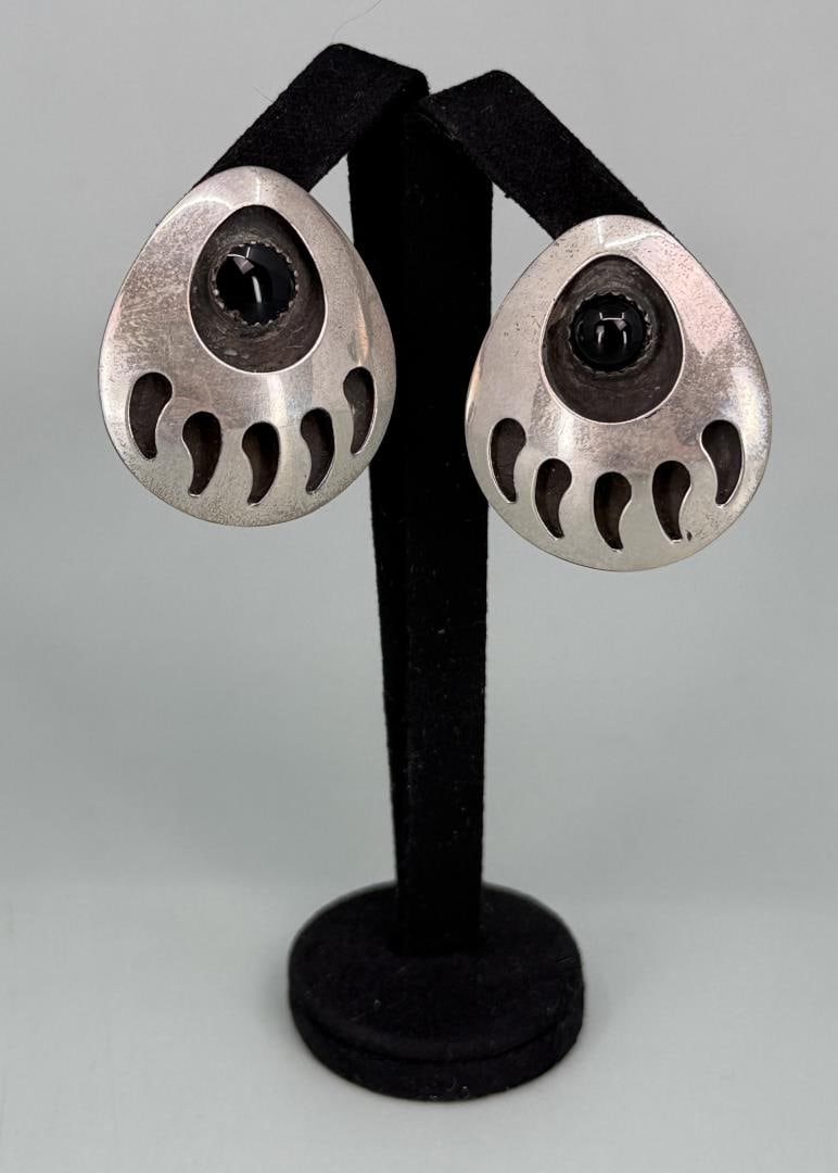 Navajo Onyx Sterling Silver Bear Paw Earrings (1 of 3)