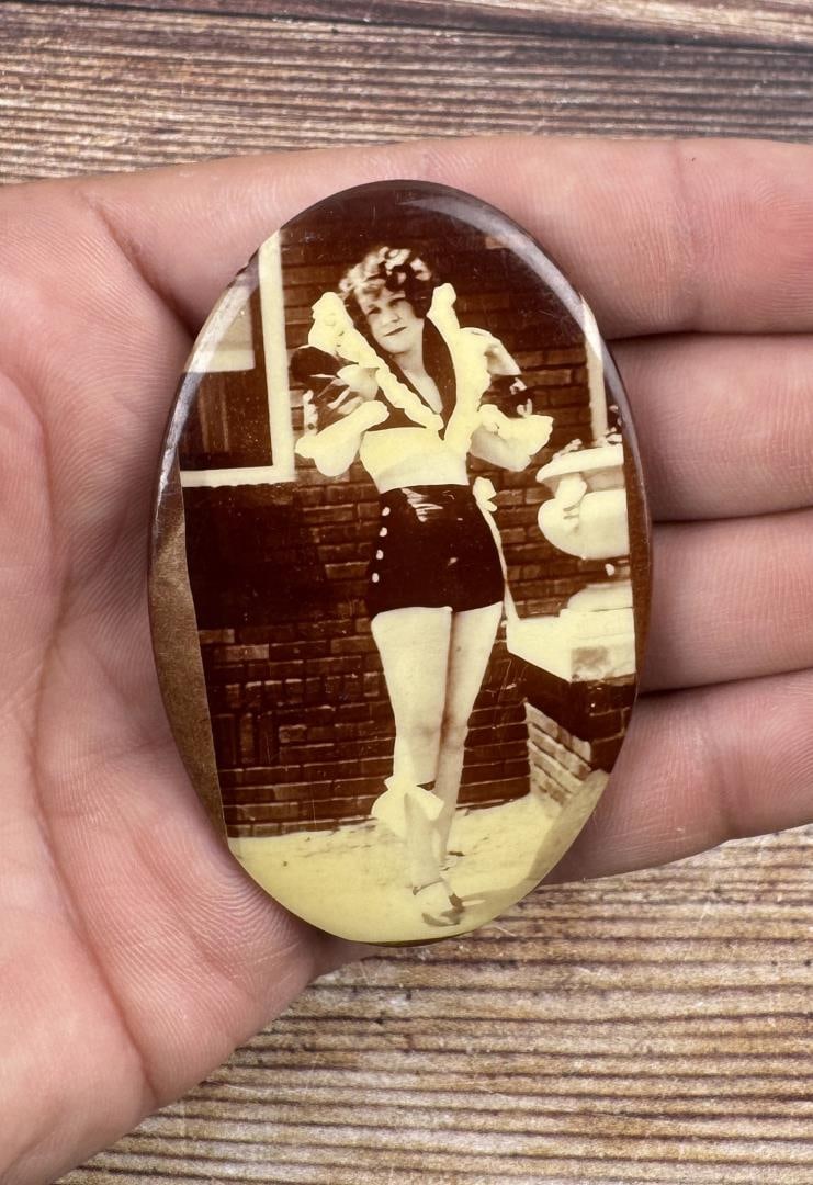 Pin Up Girl Celluloid Pocket Mirror: 2 3/4" long.