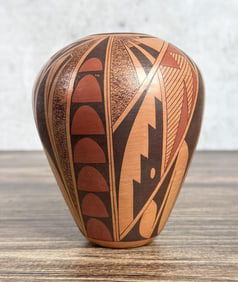 Gloria Kahe Hopi Seed Jar Pot