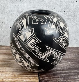 Celia Ortega Mata Ortiz Lizard Pot