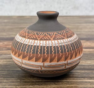 Ey Navajo Pottery Sgraffito Seed Pot
