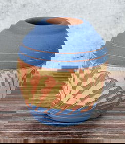 I Nez Navajo Sgraffito Pot