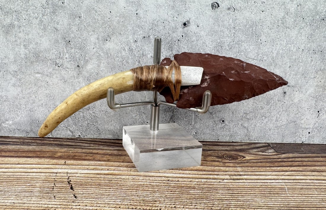Bo Earls Handmade Horn Handle Knife: Handmade by Bo Earls. Bo is one of the finest modern flint and obsidian knappers. His knives are some of the nicest money can buy. The handle is whitetail deer horn. 6 1/2" long.