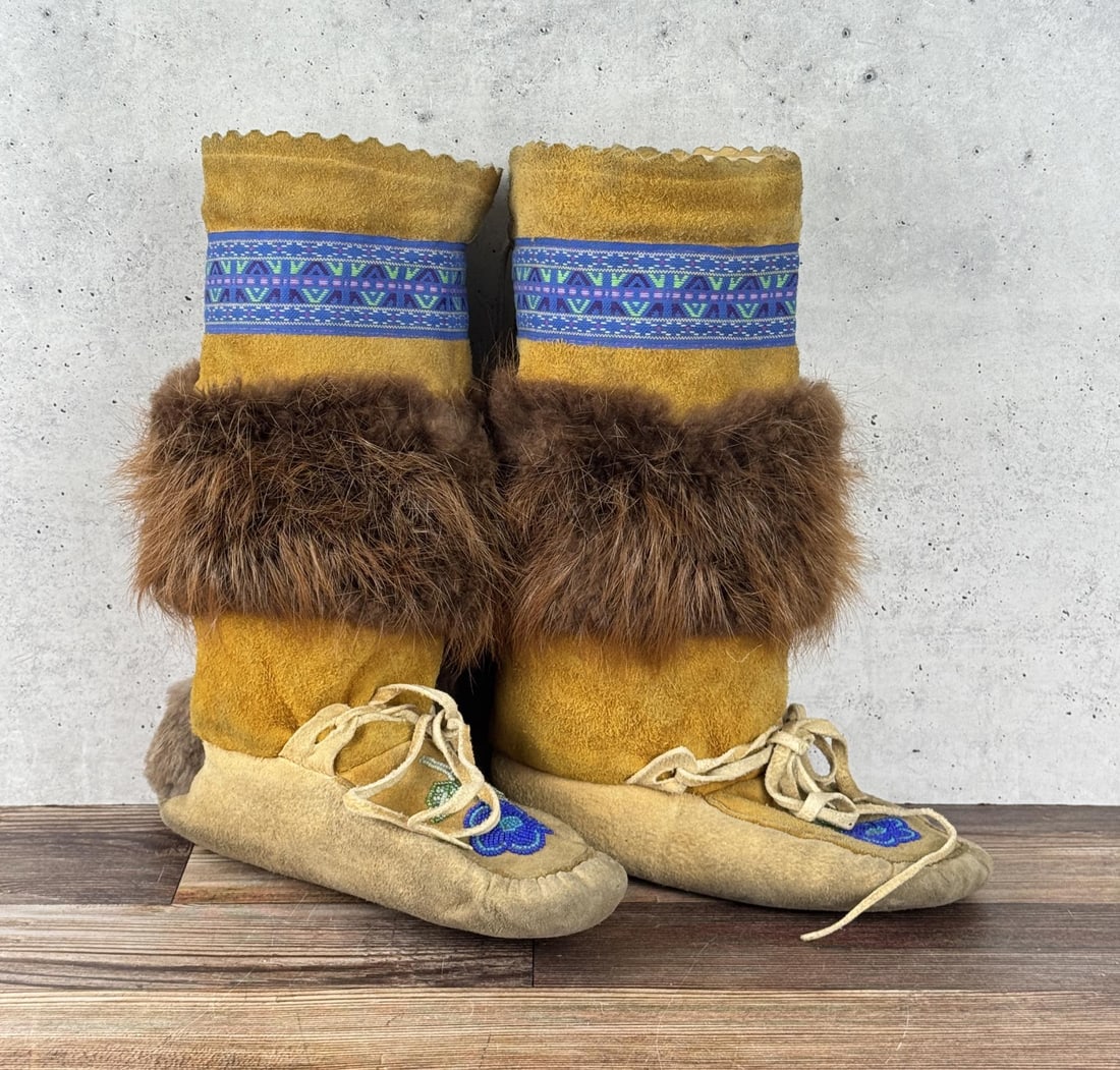 Canadian Metis Cree Indian Beaded Mukluks: 15 3/4" by 11".