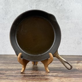 Wagner No 8 Hammered Cast Iron Skillet HS1058