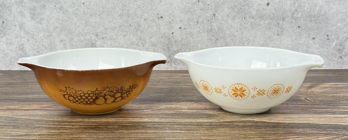 Pyrex Old Orchard and Town Country Mixing Bowls