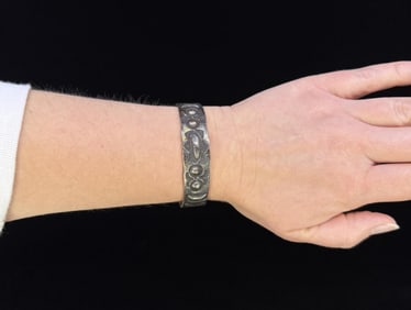 Old Pawn Navajo Sterling Silver Tufa Cast Bracelet