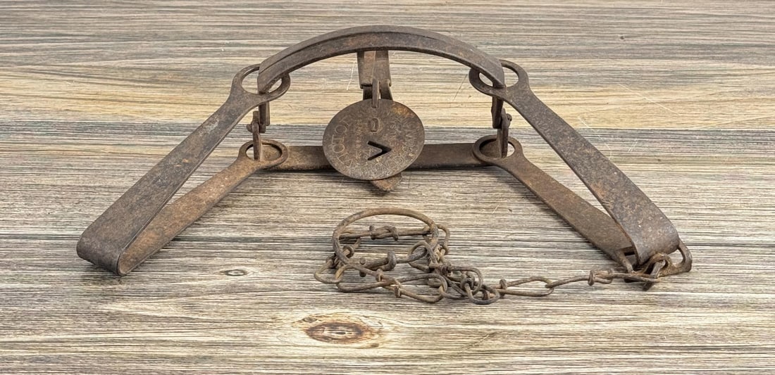 Victor No 4 Animal Trap: Cast Jaws.