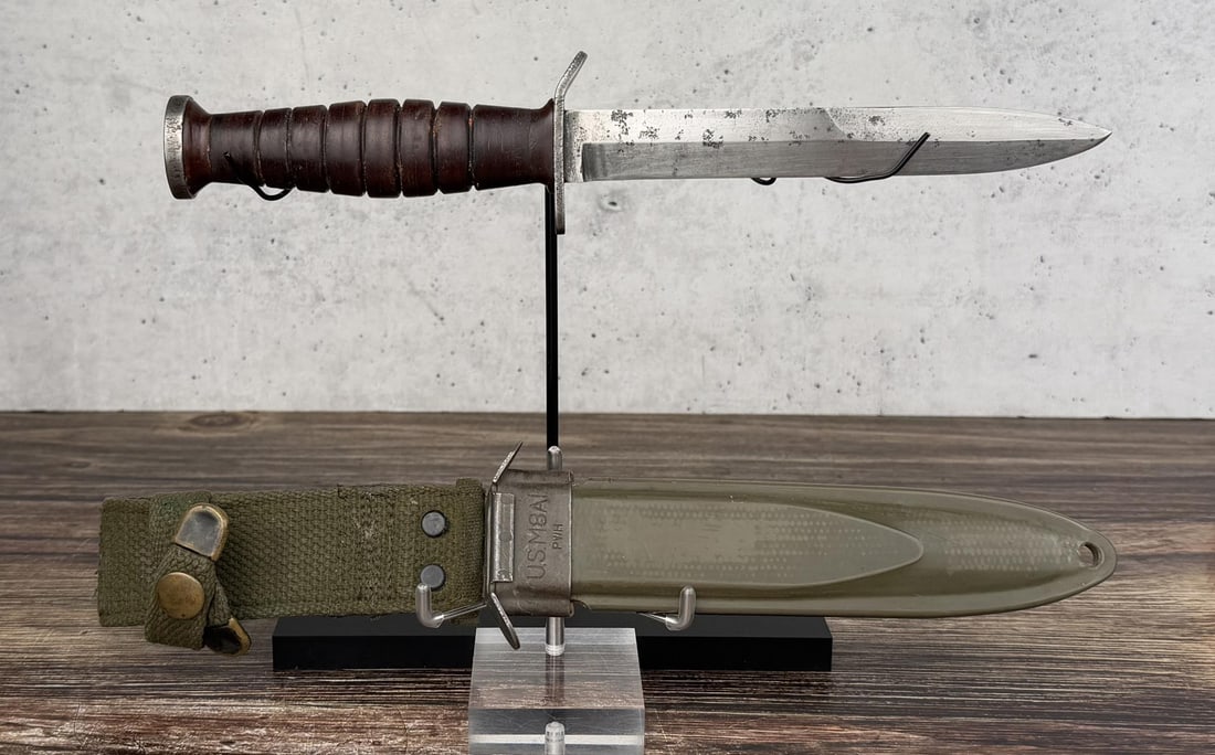 WW2 US M3 USM3 Imperial Fighting Knife: Includes a M8A1 scabbard