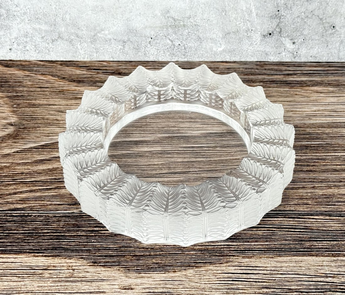 Lalique Jamaique Cigarette Ashtray (1 of 6)