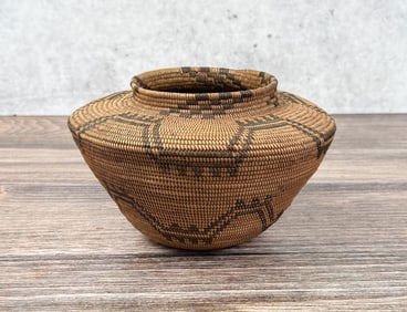 Yokuts Native American Indian Bottleneck Basket